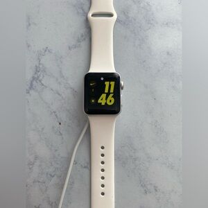 Apple Watch Series 3 [GPS 38mm] Smart Watch w/Silver Aluminum Case & Sport Band
